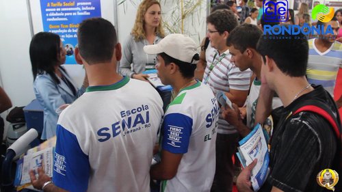 Turma do SENAI no STAND na CAERD na IV FECOMIND - 10.10.2012